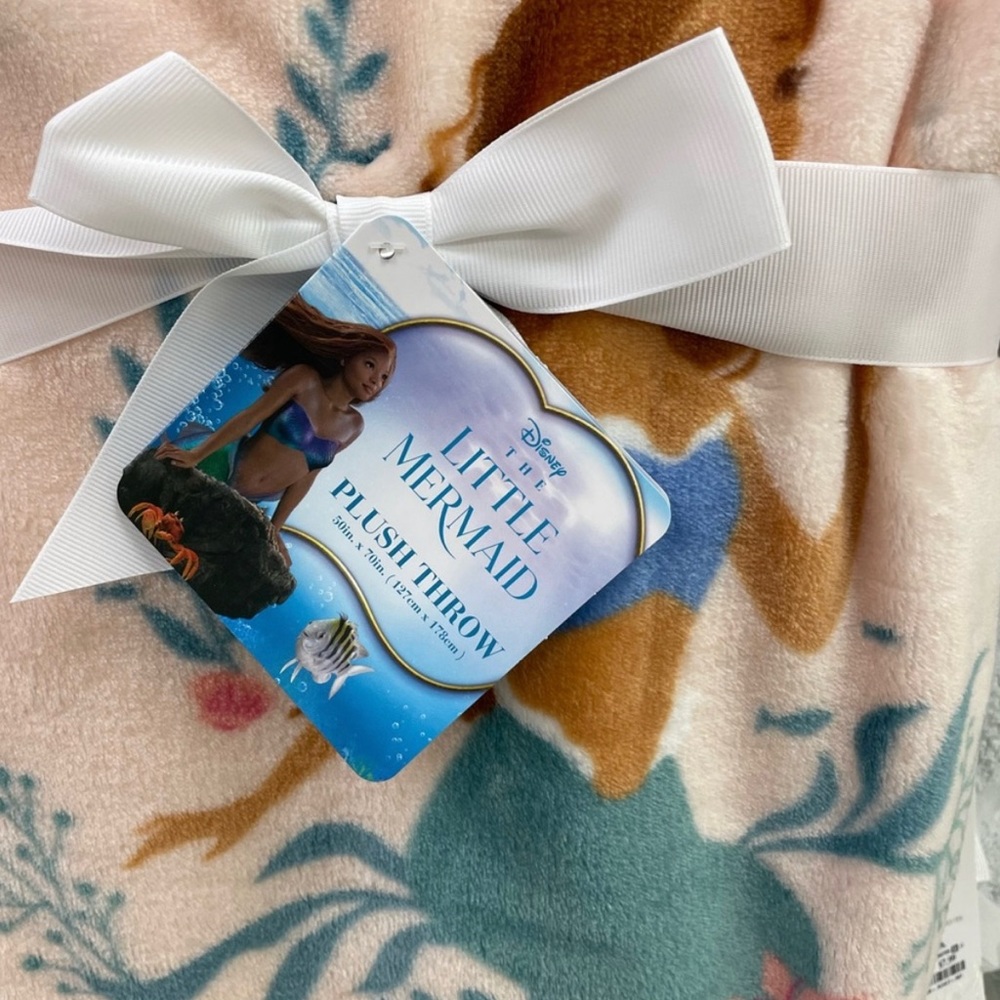Little mermaid plush throw